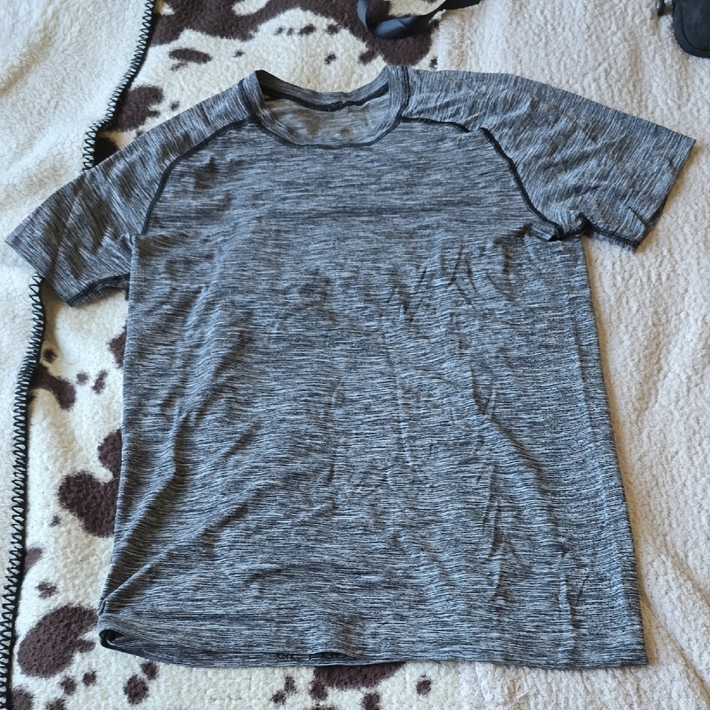 Men's Gray Lululemon Athltic T-Shirt (Small)